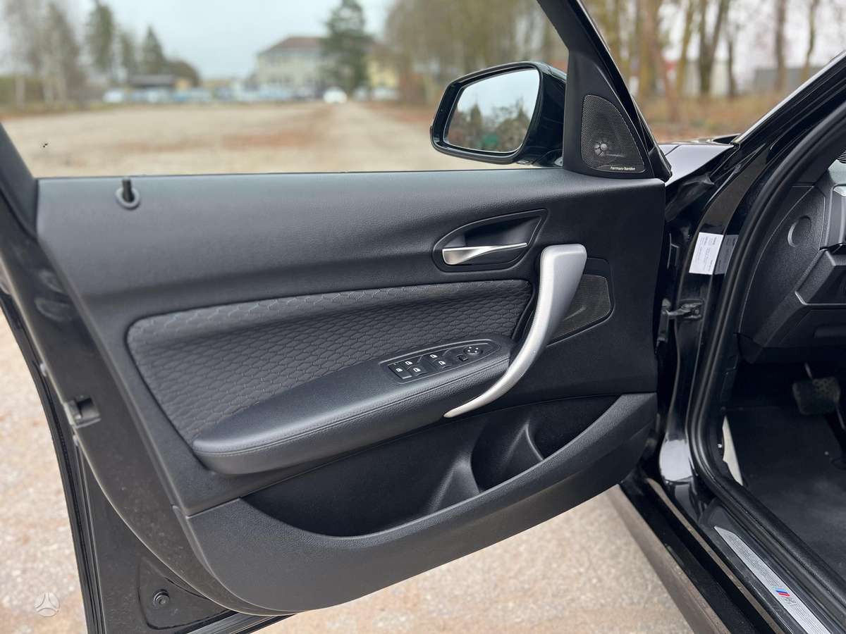 BMW 120, 2.0 l., hatchback