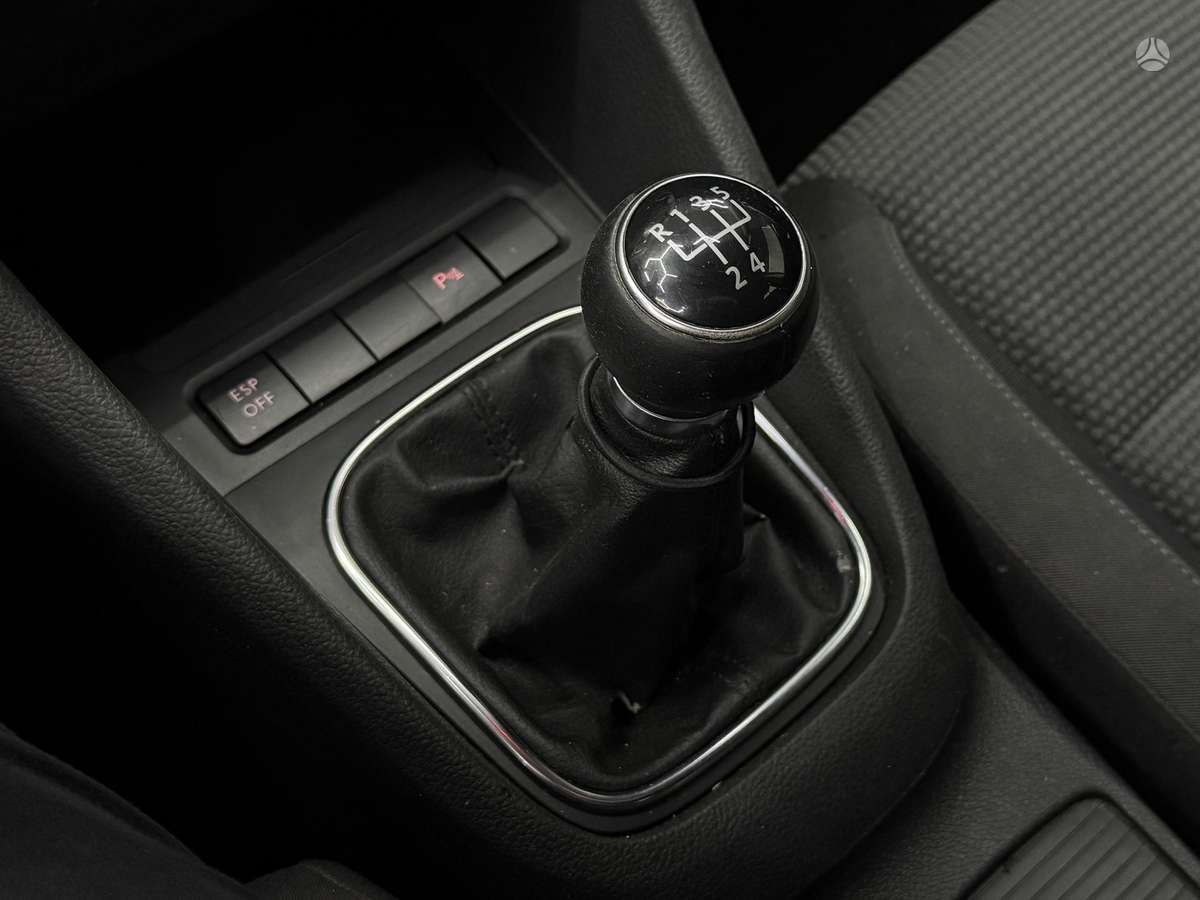 Volkswagen Golf - 5