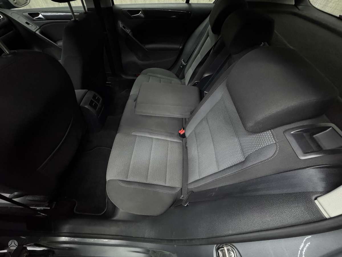Volkswagen Golf - 8