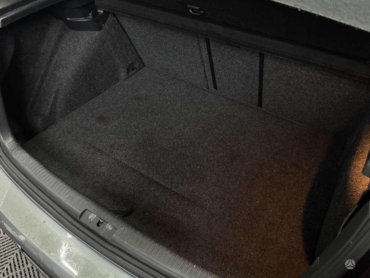 Volkswagen Golf - 10