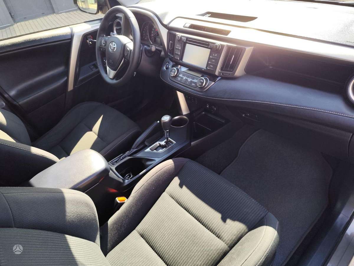 Toyota RAV4 - 8