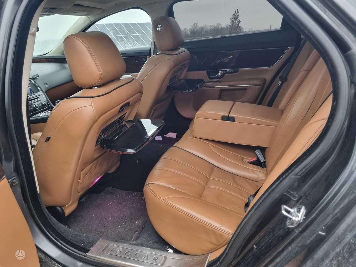 Jaguar XJ
