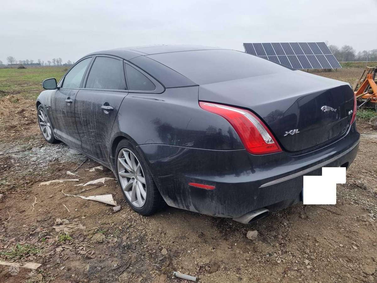 Jaguar XJ