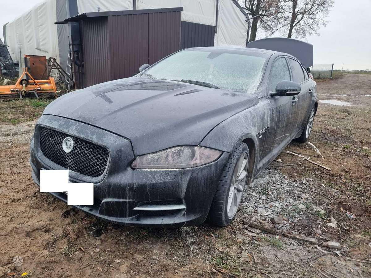 Jaguar XJ