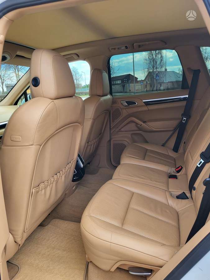 Porsche Cayenne - 7