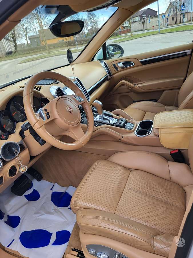 Porsche Cayenne - 8