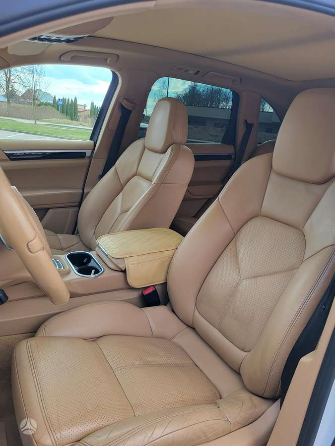 Porsche Cayenne - 9