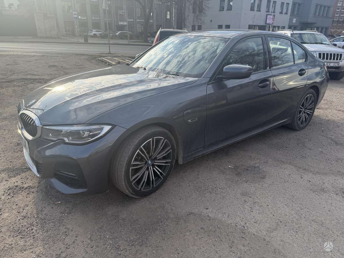BMW 330