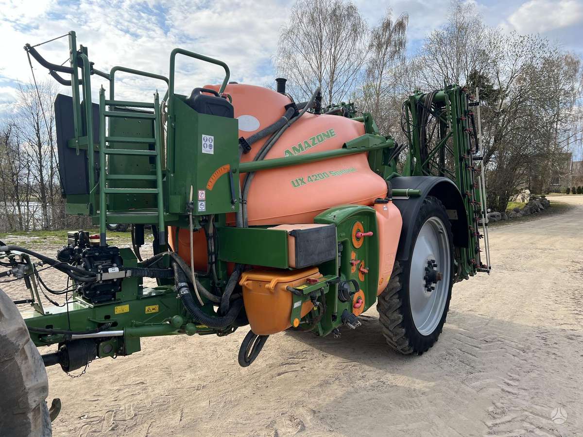 Amazone UX 4200, sprayers