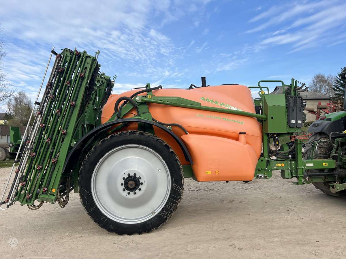 Amazone UX 4200, sprayers