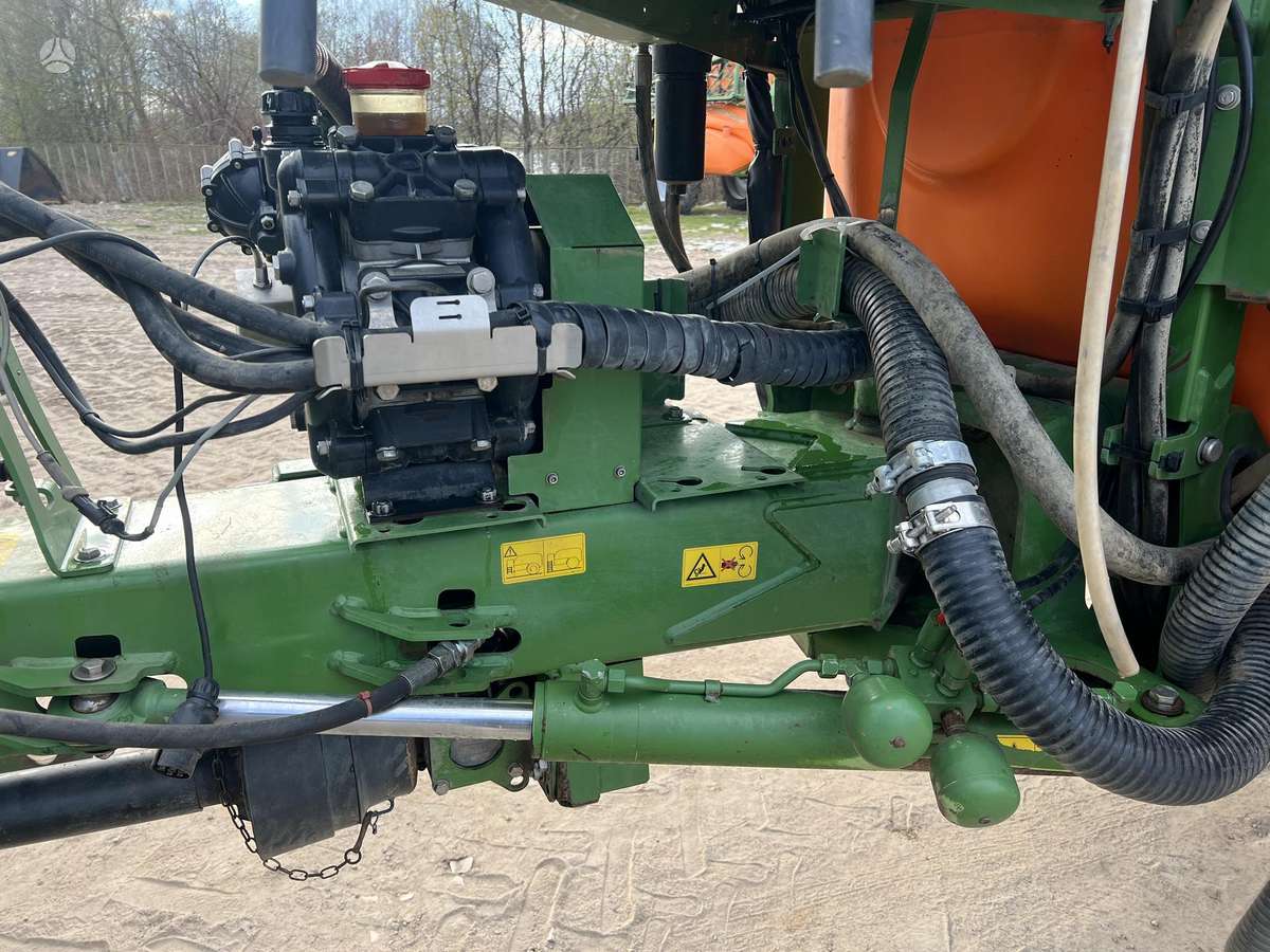 Amazone UX 4200, sprayers