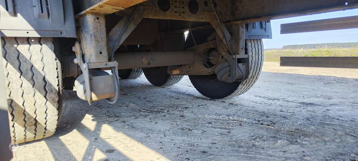 Krone SD, curtainsider with dropside