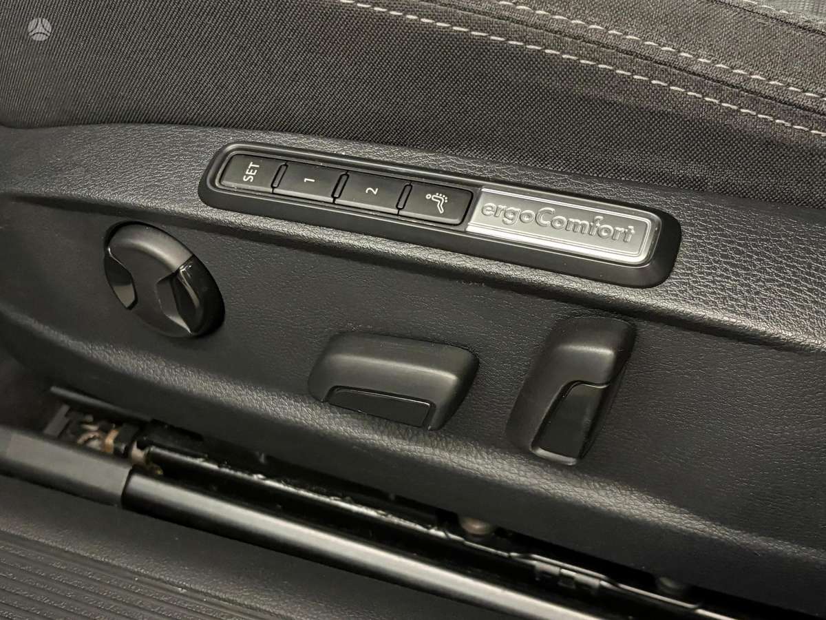 Volkswagen Passat - 4