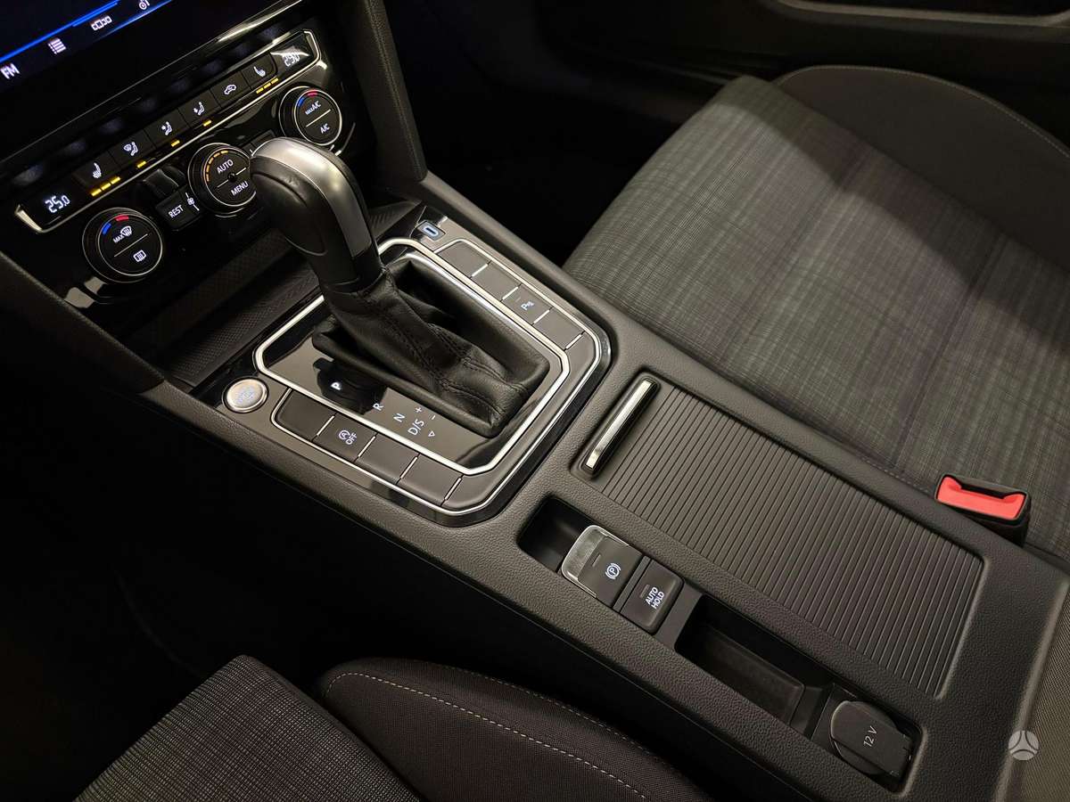Volkswagen Passat - 11