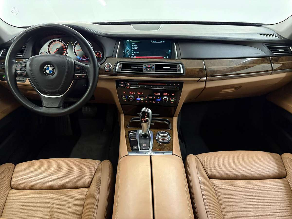 BMW 730, 3.0 l., Седан