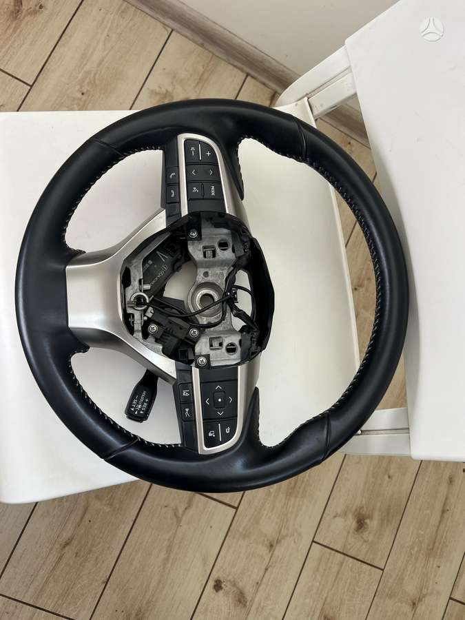 Lexus RX 450h steering wheel