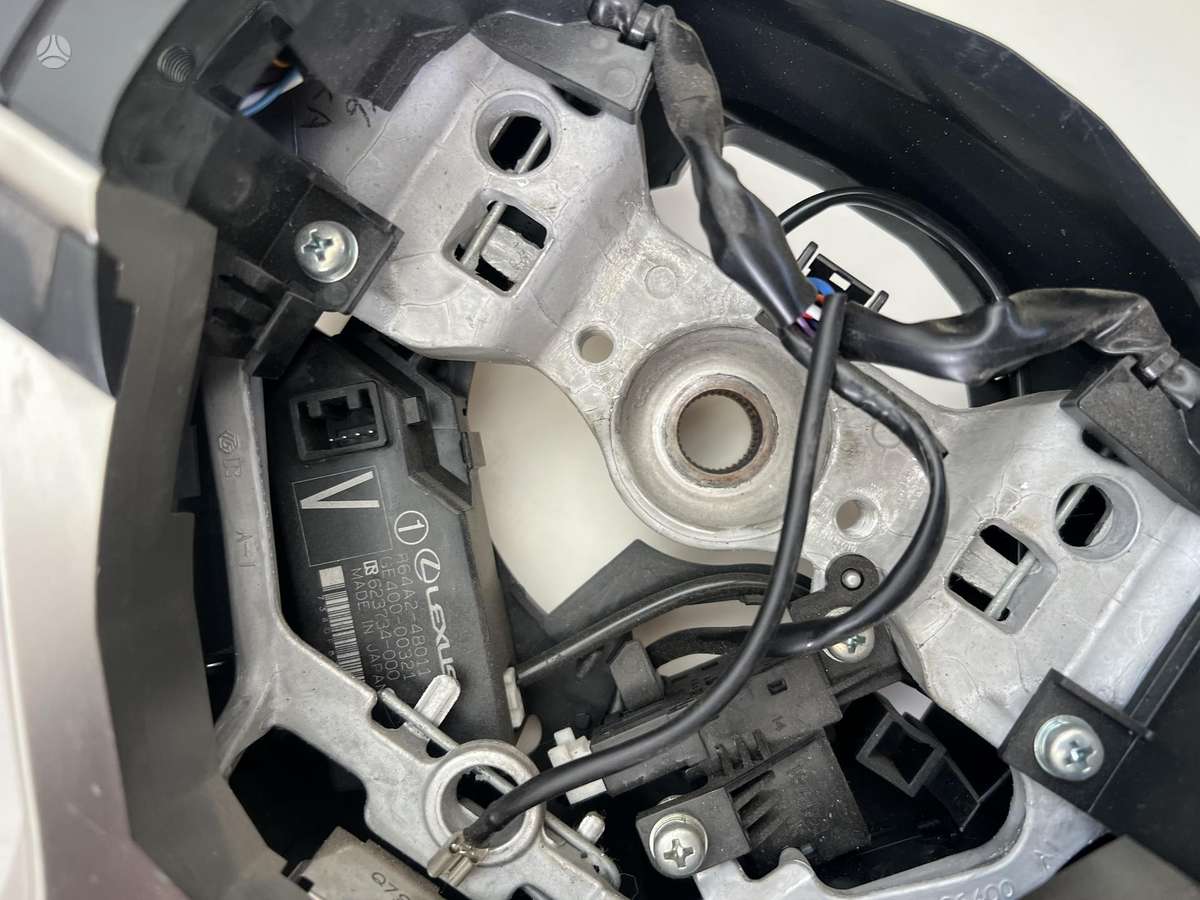 Lexus RX 450h steering wheel