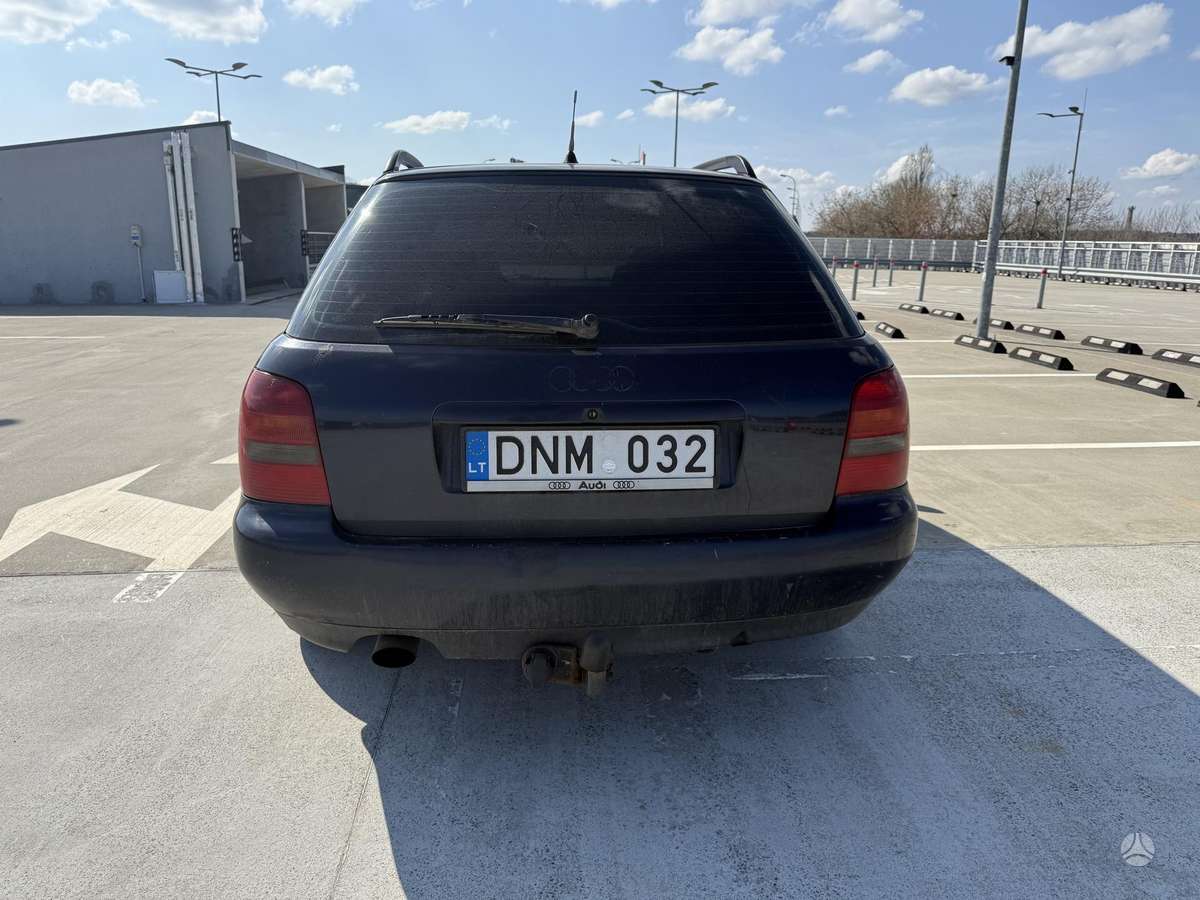 Audi A4, 1.8 l., Универсал