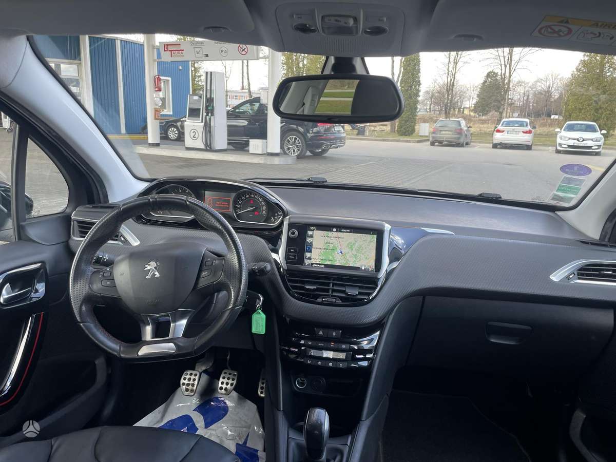 Peugeot 208, 1.2 l., hatchback