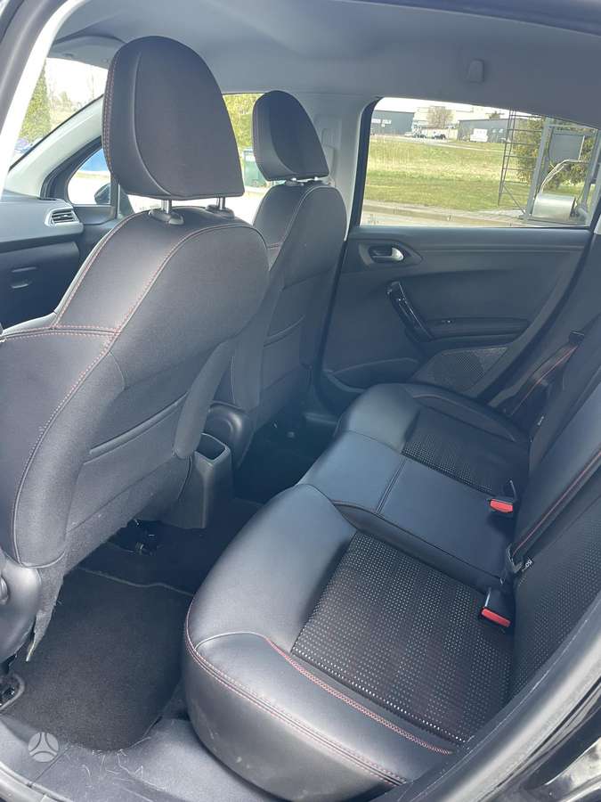 Peugeot 208, 1.2 l., hatchback