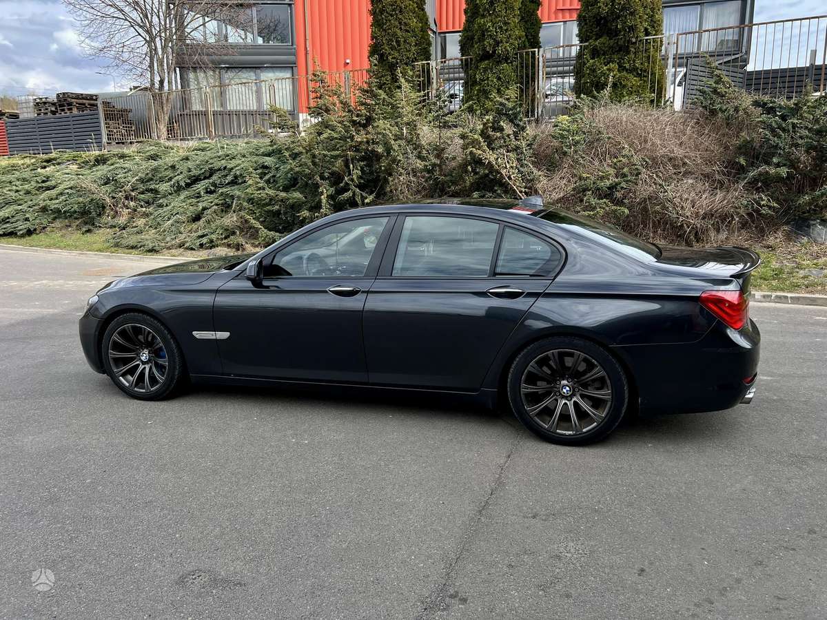 BMW 730, sedanas