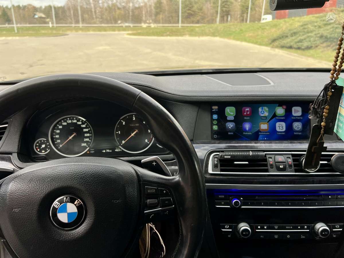 BMW 730, Седан