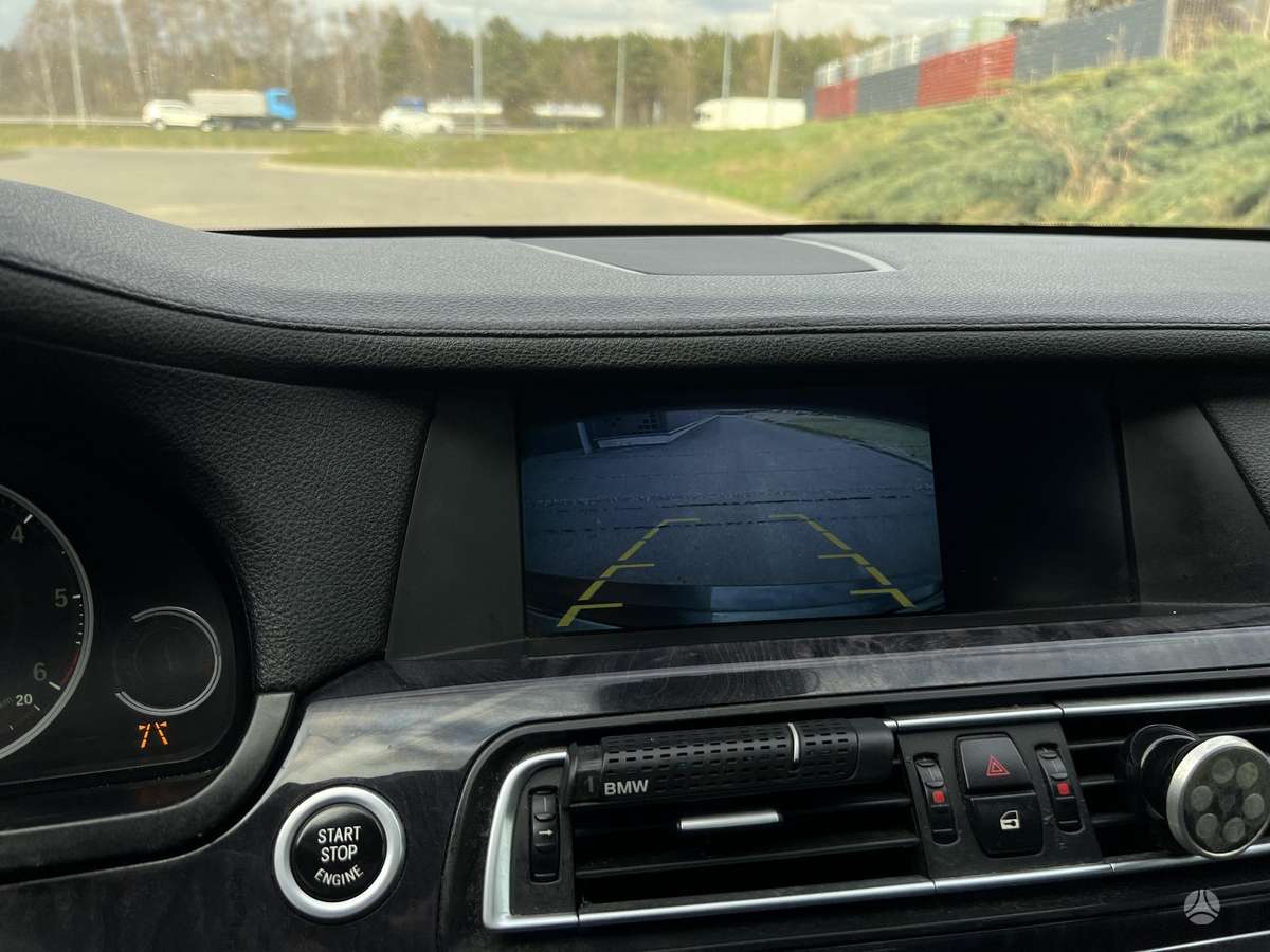 BMW 730, Седан