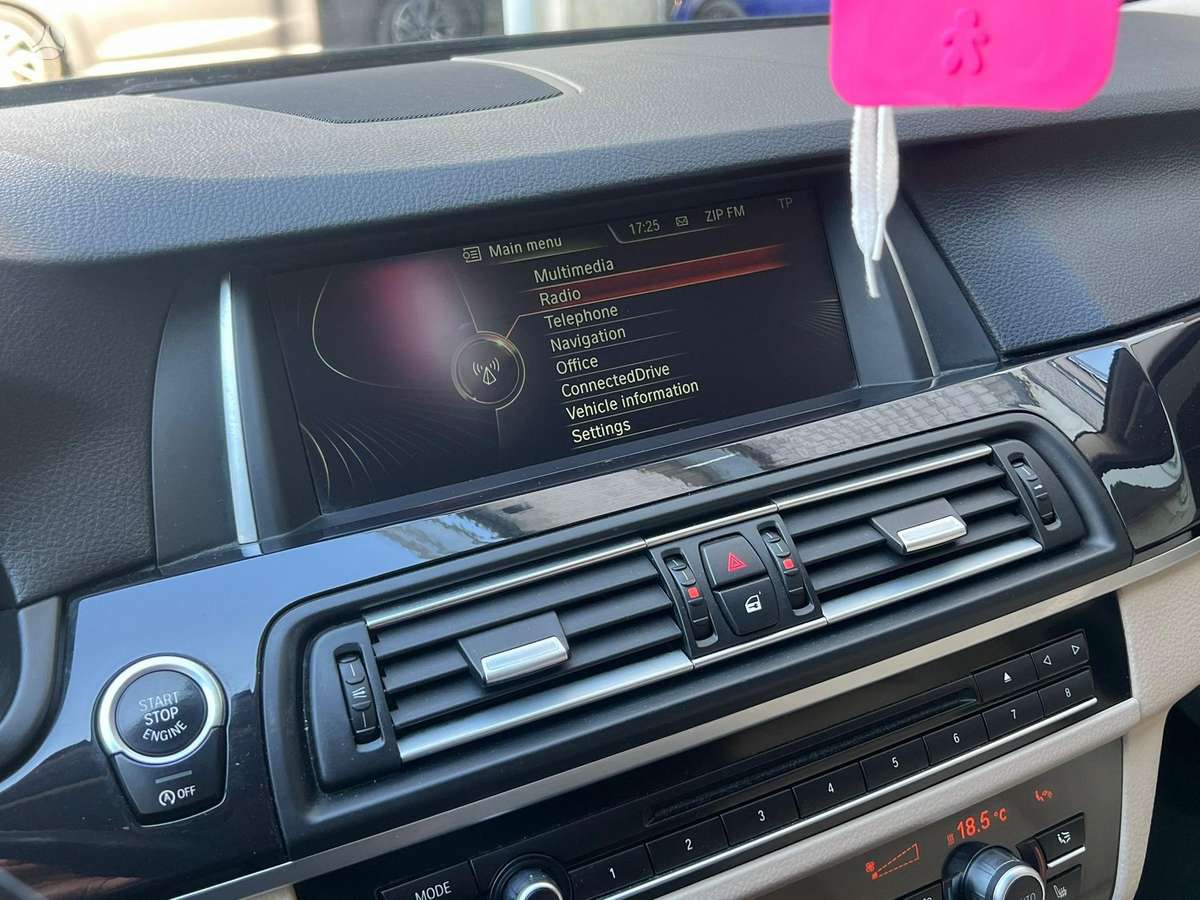 BMW 528, 2.0 l., Седан