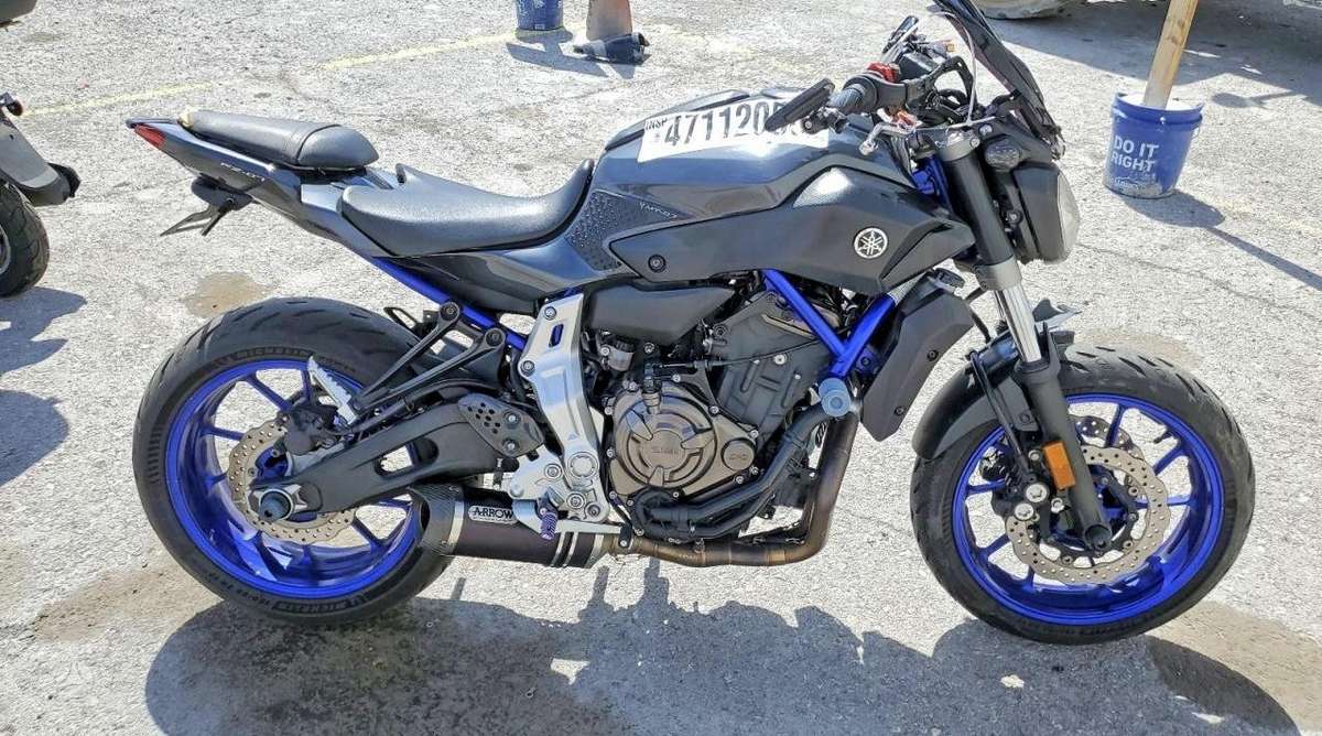 Yamaha MT 07, street / klasikiniai