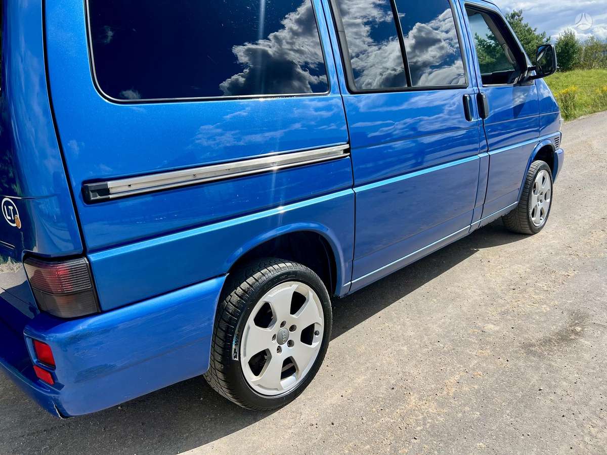 Volkswagen Multivan - 10