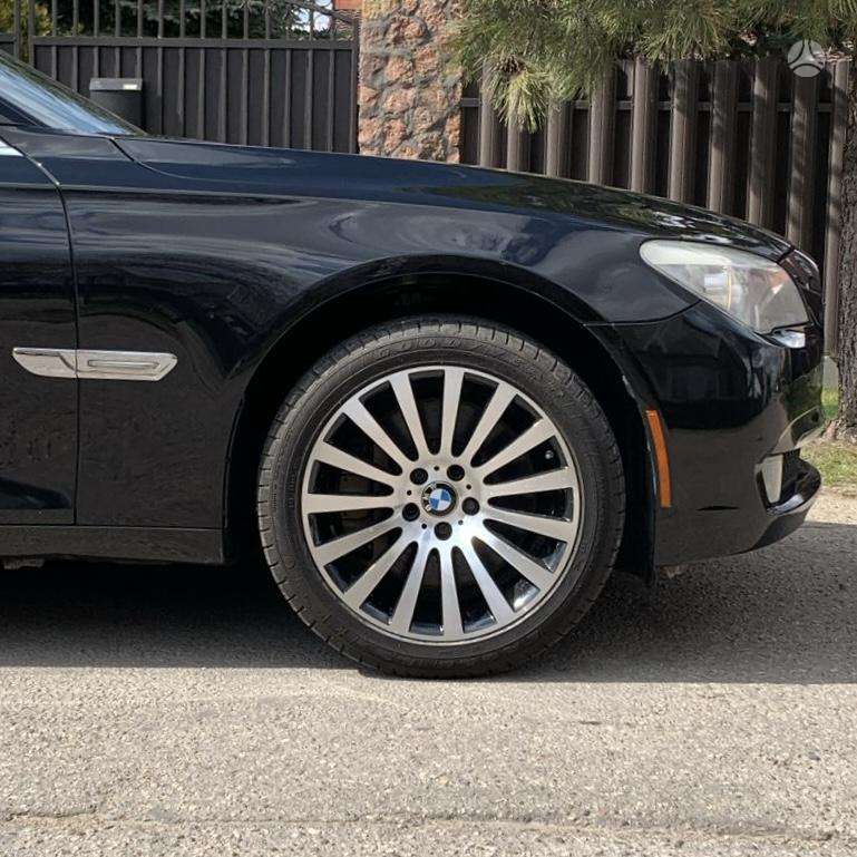BMW 750, 4.4 l., Седан