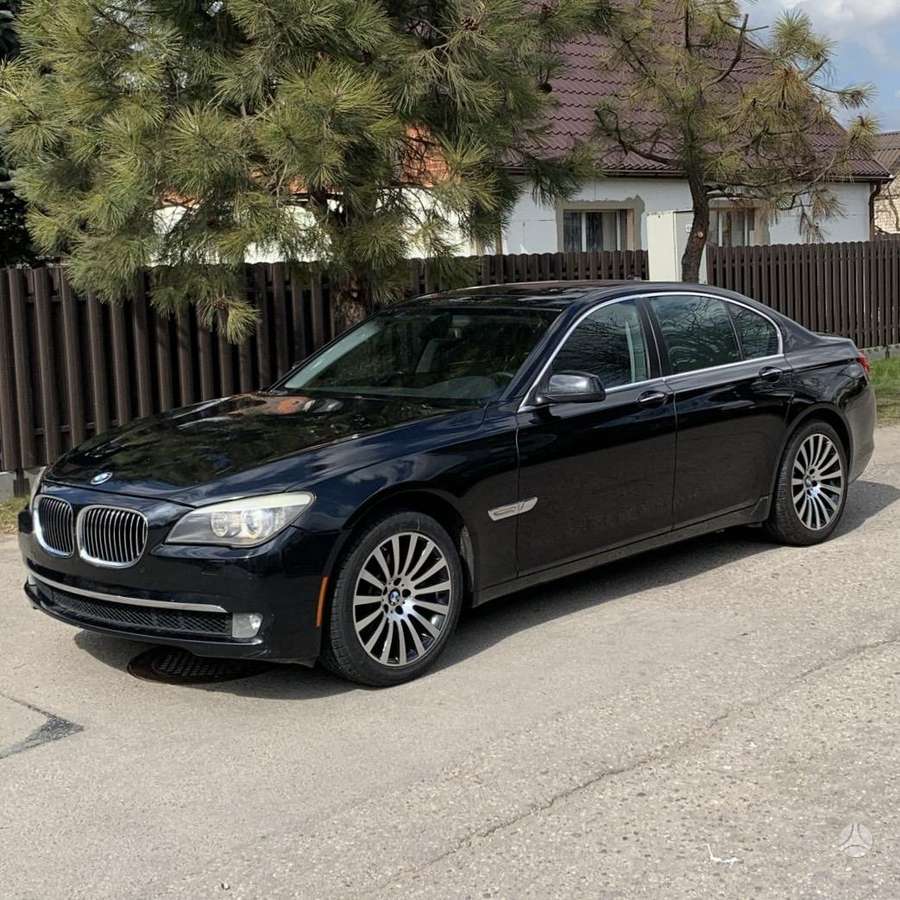 BMW 750, 4.4 l., Седан