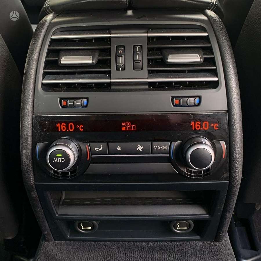 BMW 750, 4.4 l., Седан