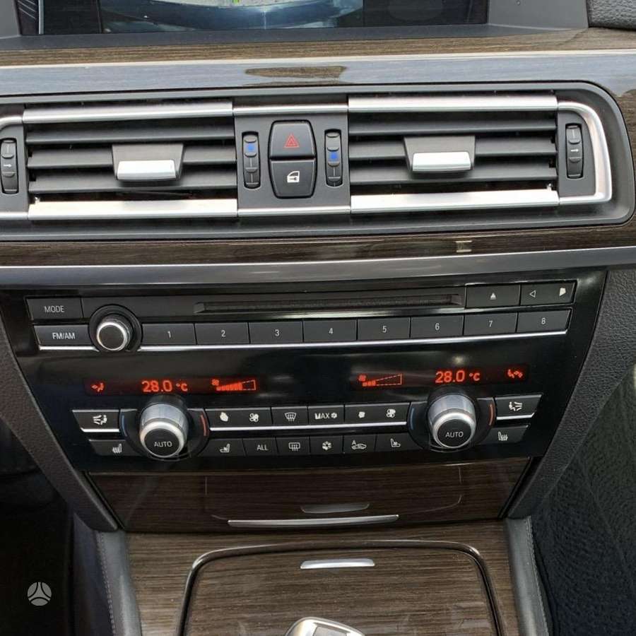 BMW 750, 4.4 l., Седан