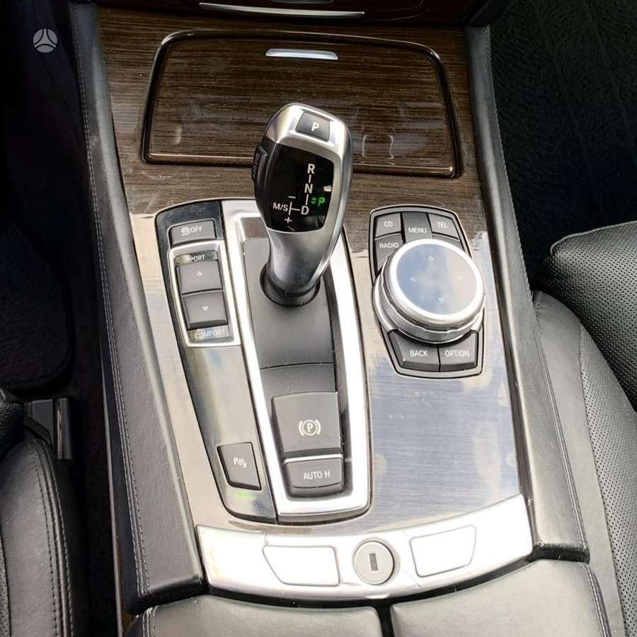 BMW 750, 4.4 l., Седан