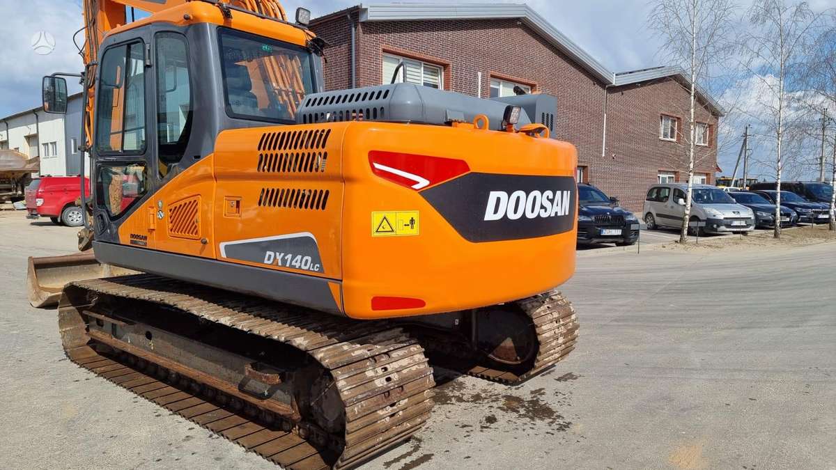 Doosan DX 140 LC-5, ekskavatoriai