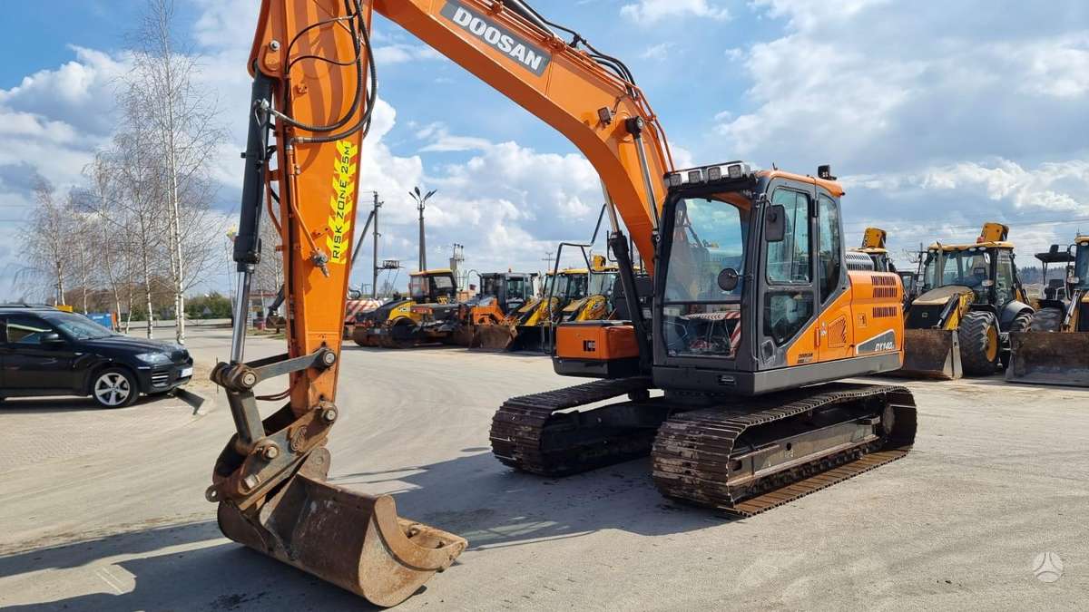 Doosan DX 140 LC-5, ekskavatoriai