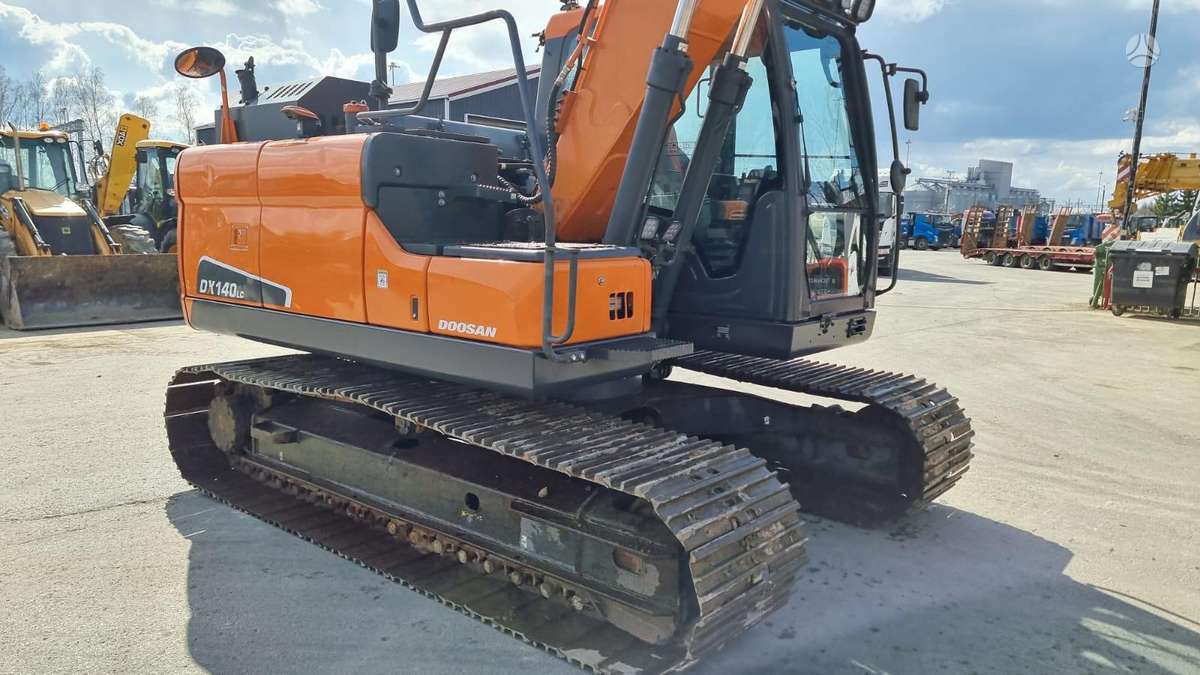 Doosan DX 140 LC-5, ekskavatoriai