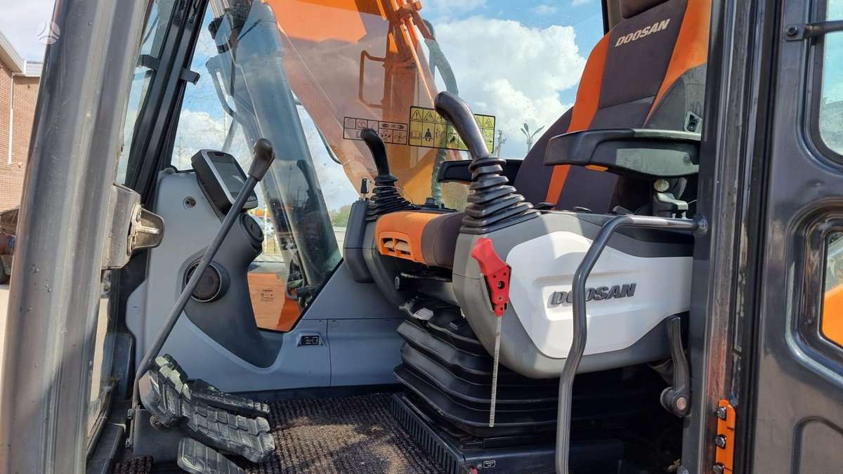 Doosan DX 140 LC-5, ekskavatoriai