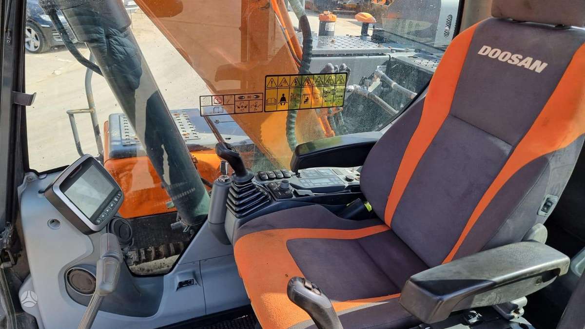 Doosan DX 140 LC-5, ekskavatoriai