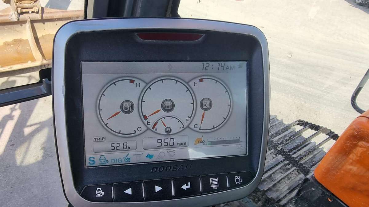 Doosan DX 140 LC-5, ekskavatoriai