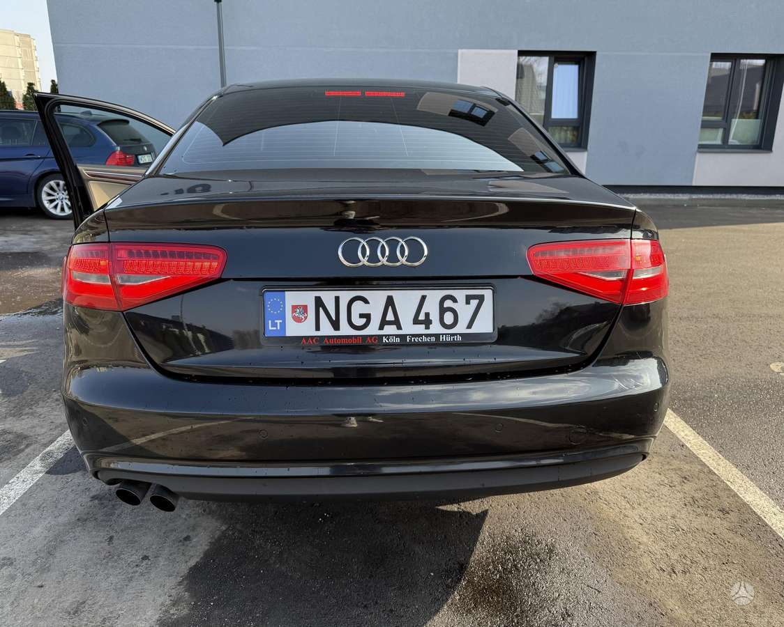 Audi A4, 2.0 l., Седан