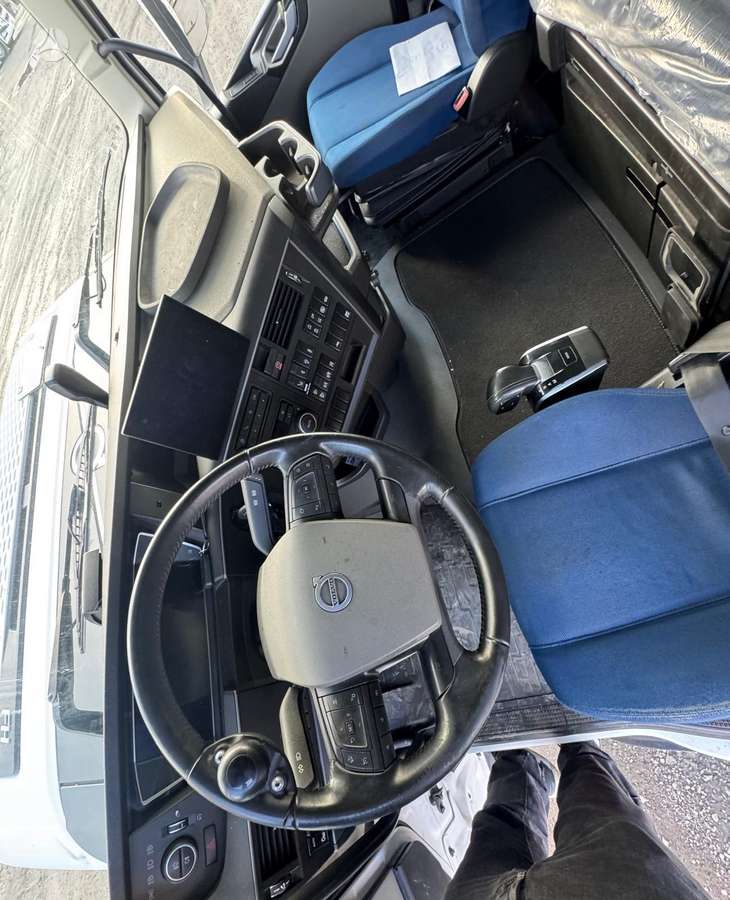 Volvo FH13/500, single sleeper