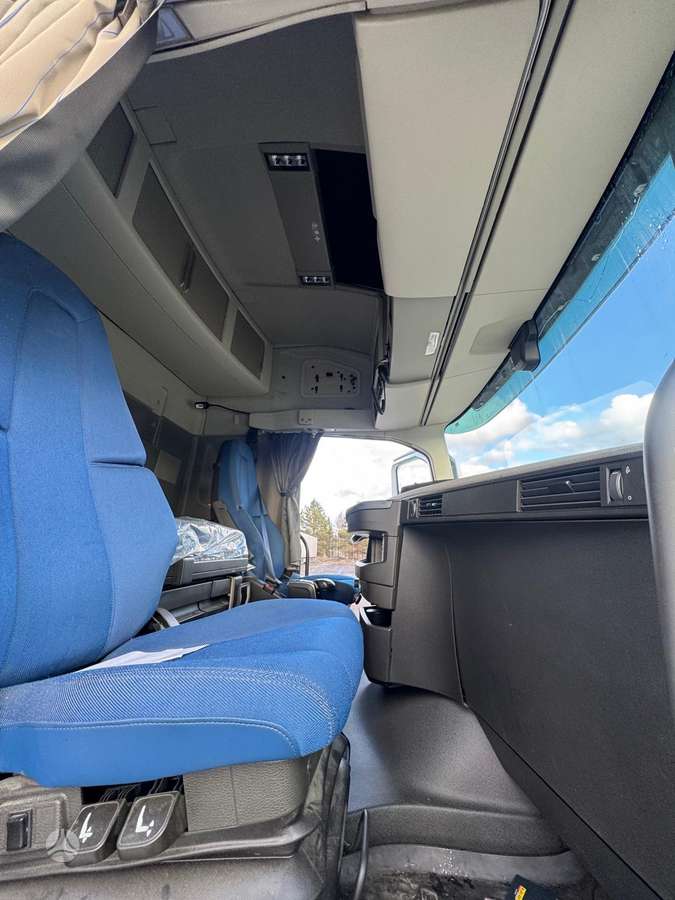 Volvo FH13/500, single sleeper