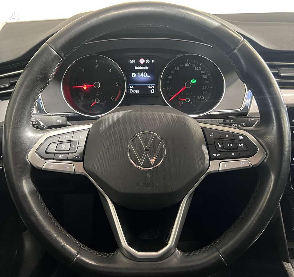 Volkswagen Passat - 9