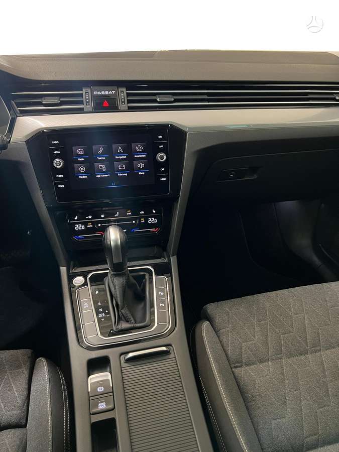 Volkswagen Passat - 11