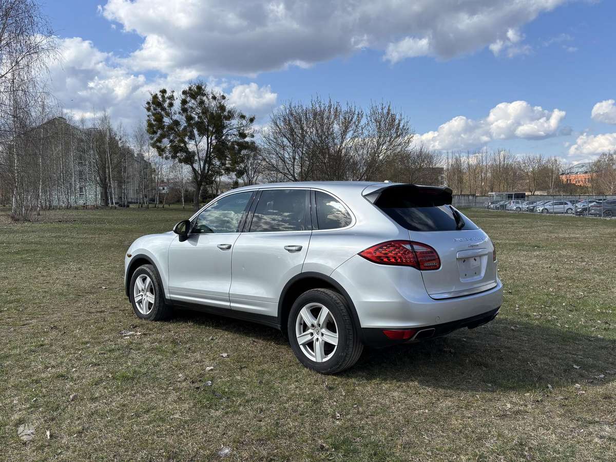 Porsche Cayenne - 4