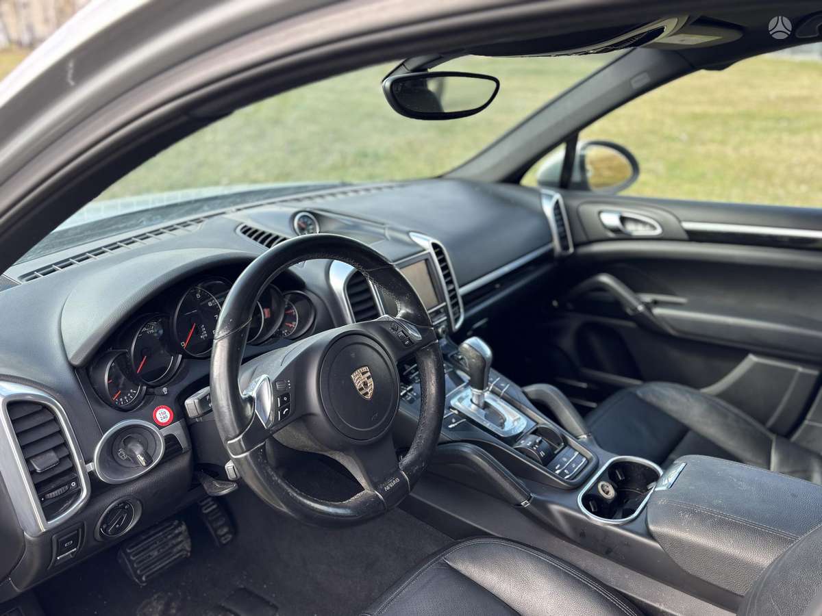 Porsche Cayenne - 10