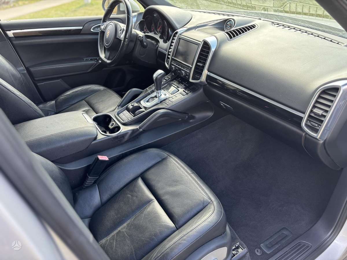 Porsche Cayenne - 12