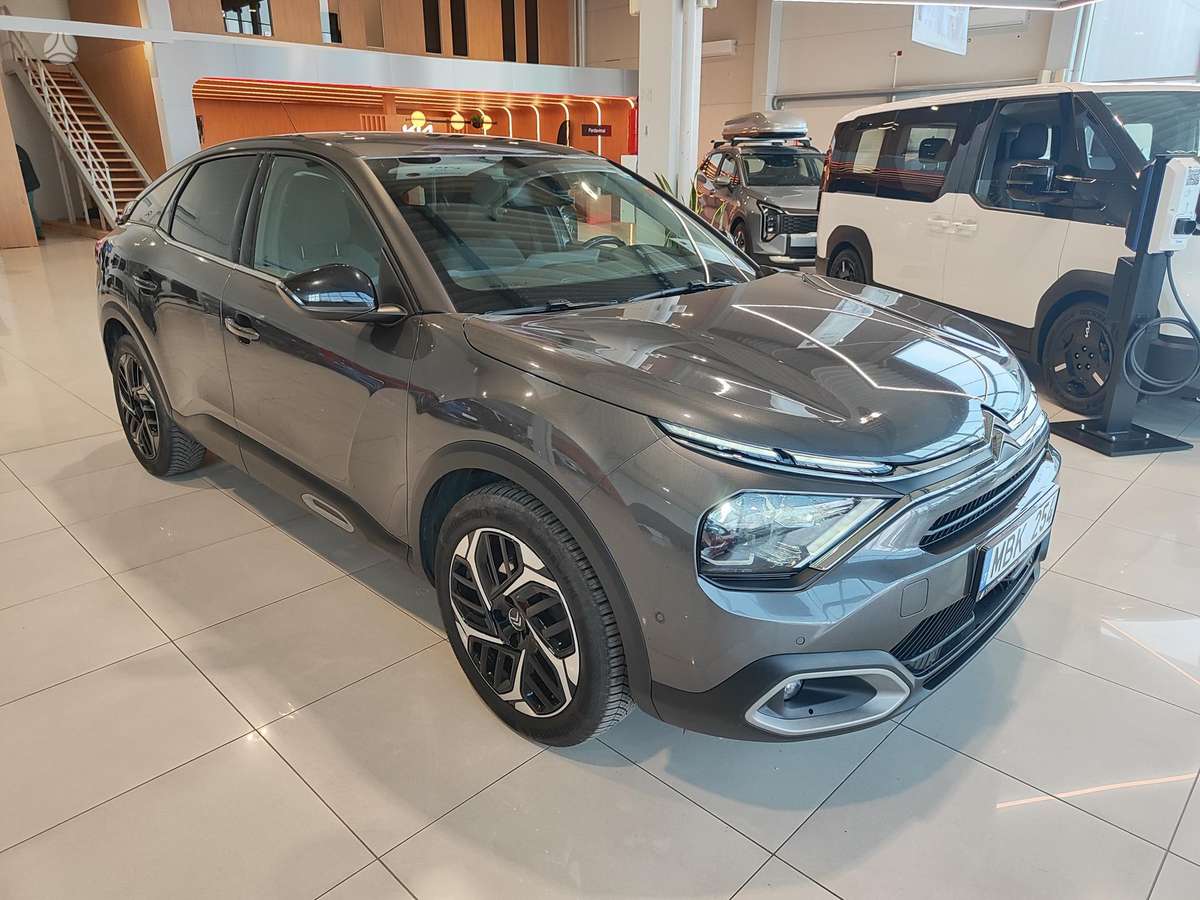 Citroen C4, 1.2 l., hatchback